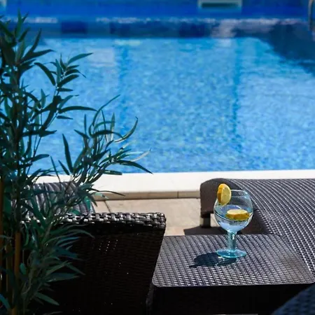 In Okrug Gornji With Sea View, Balcony, Air Conditioning, Wifi 5134-7 Lejlighed *