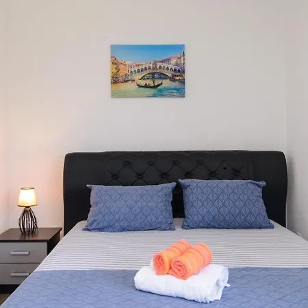 In Okrug Gornji With Sea View, Balcony, Air Conditioning, Wifi 5134-7 Трогір