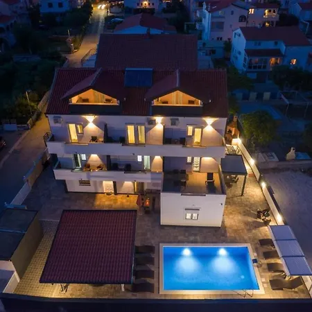 In Okrug Gornji With Sea View, Balcony, Air Conditioning, Wifi 5134-7 * Трогір