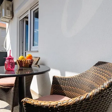 In Okrug Gornji With Sea View, Balcony, Air Conditioning, Wifi 5134-7 Трогір