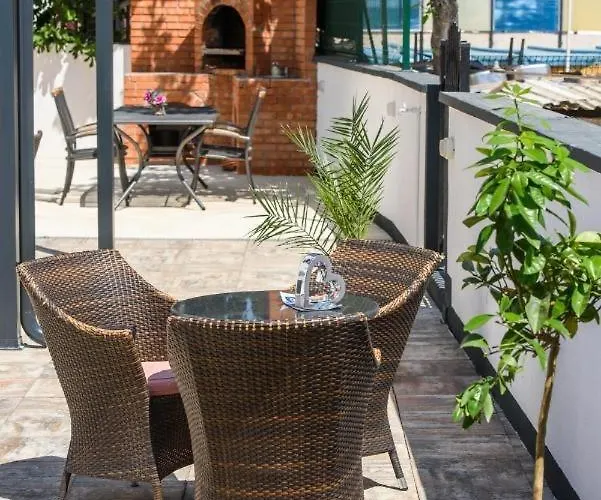 In Okrug Gornji With Sea View, Balcony, Air Conditioning, Wifi 5134-7